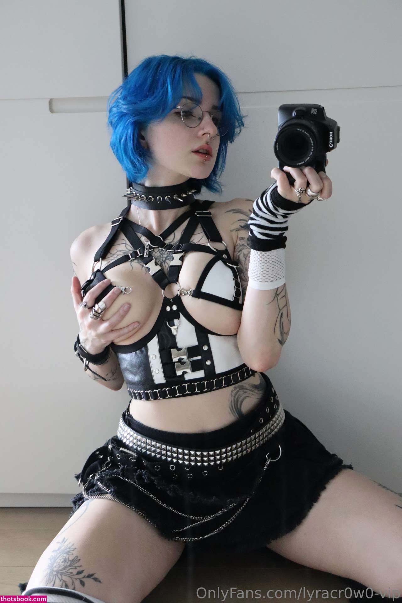 Lyra Crow Photo #852