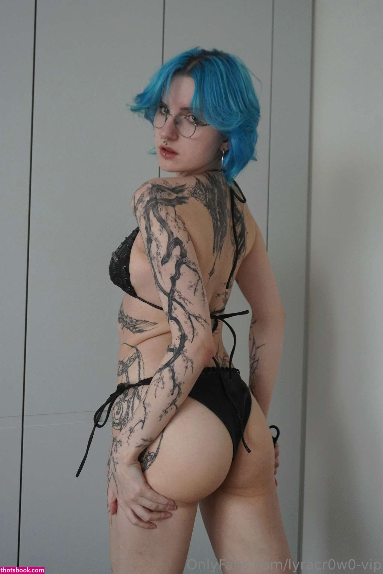 Lyra Crow Photo #870