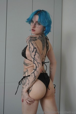 Lyra Crow Photo #870