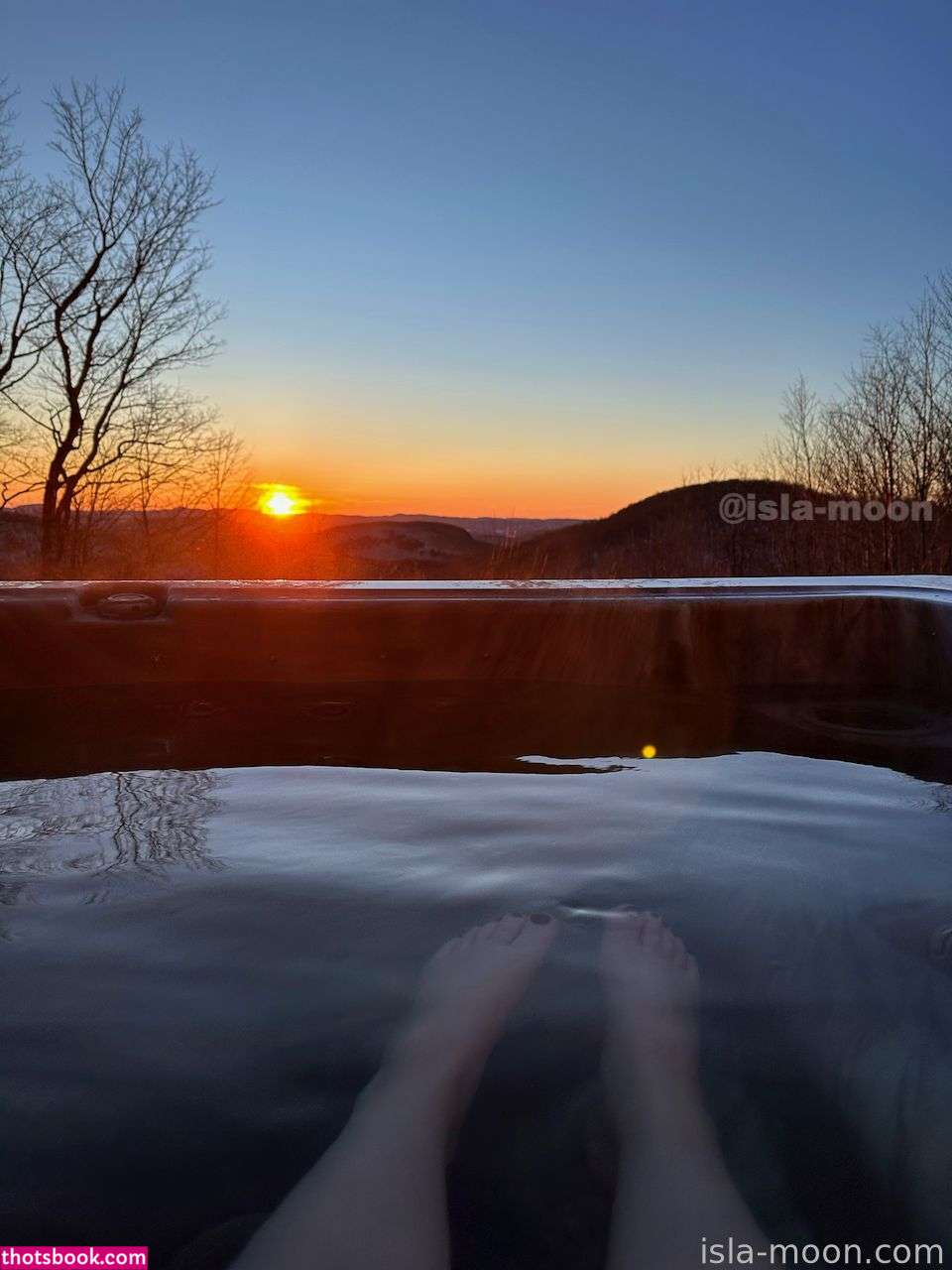 Isla Moon Photo #147