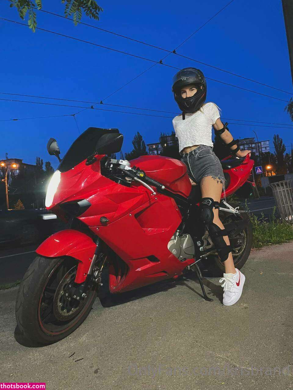 Kris Blow Photo #102