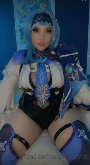 Appleblonde Photo #4