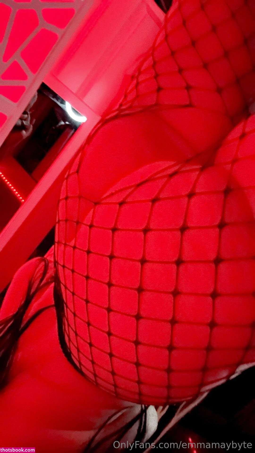 Emmamaybyte Photo #8