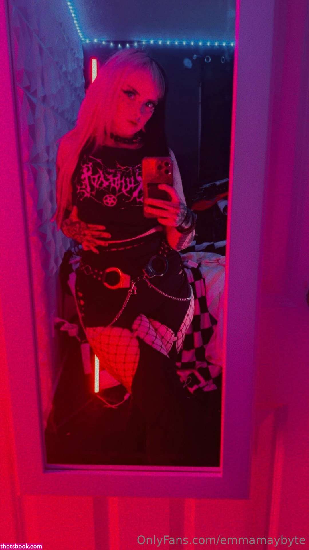 Emmamaybyte Photo #24