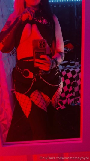 Emmamaybyte Photo #27