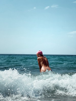 Ellie Land Photo #40