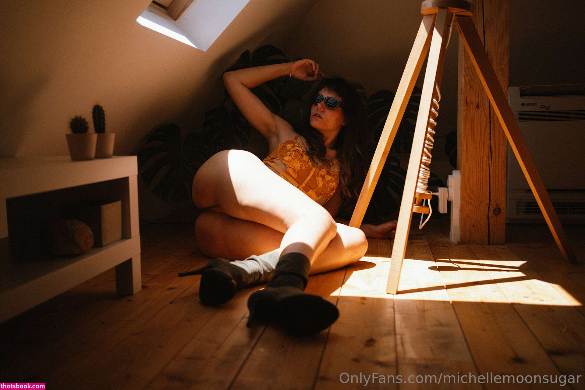 Ellie Land Photo #82