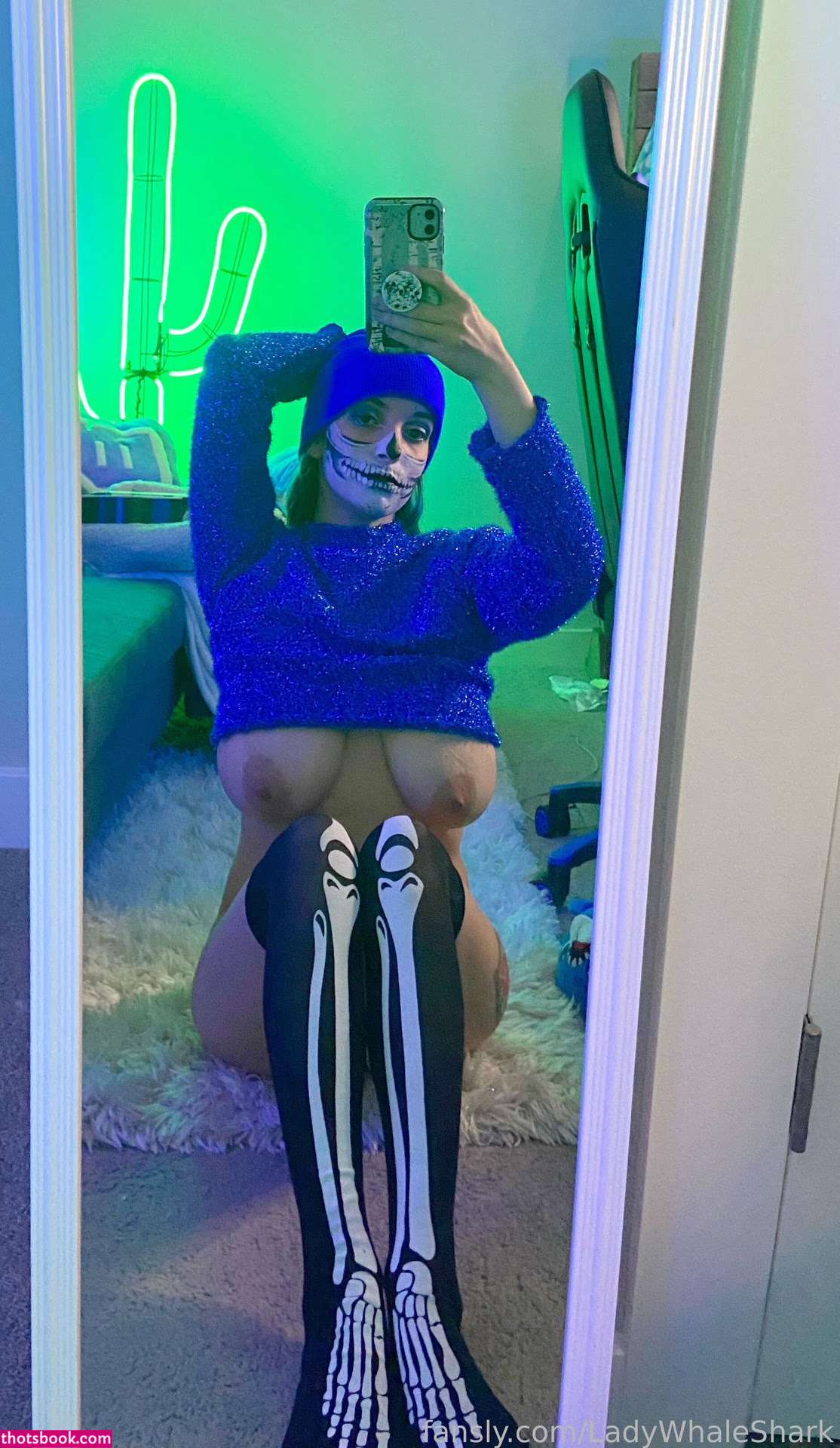 Ladywhaleshark Photo #7