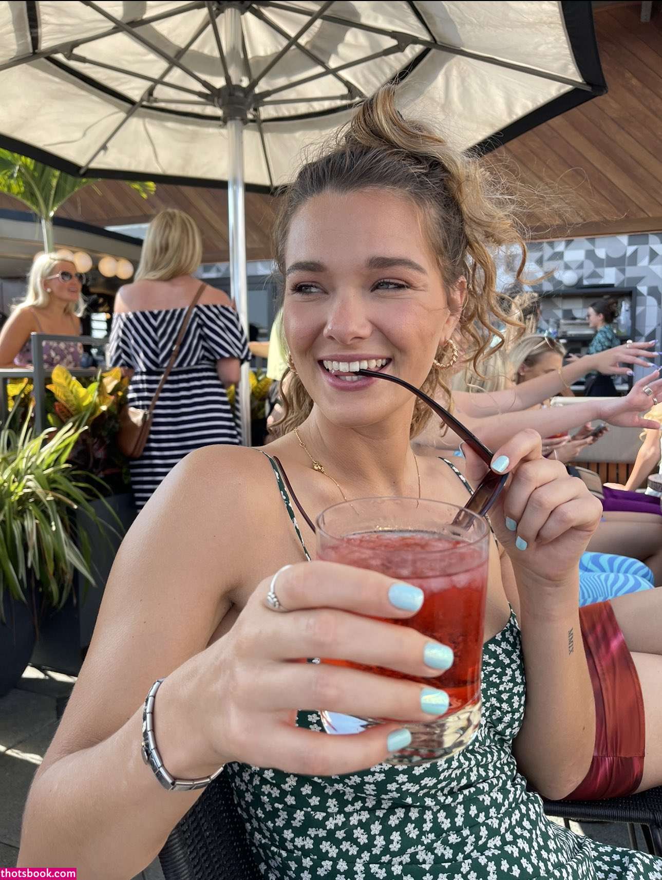 Hang10toes Photo #29