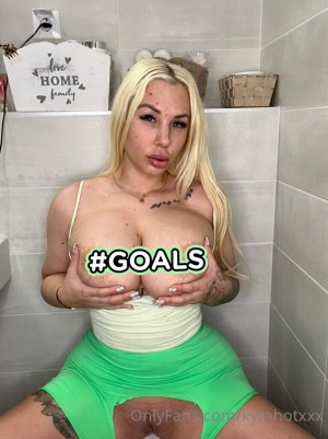 kyrahotxxx Photo #19