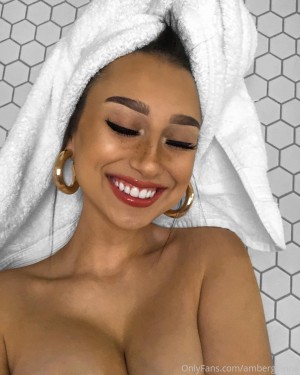 ambergianna Photo #1