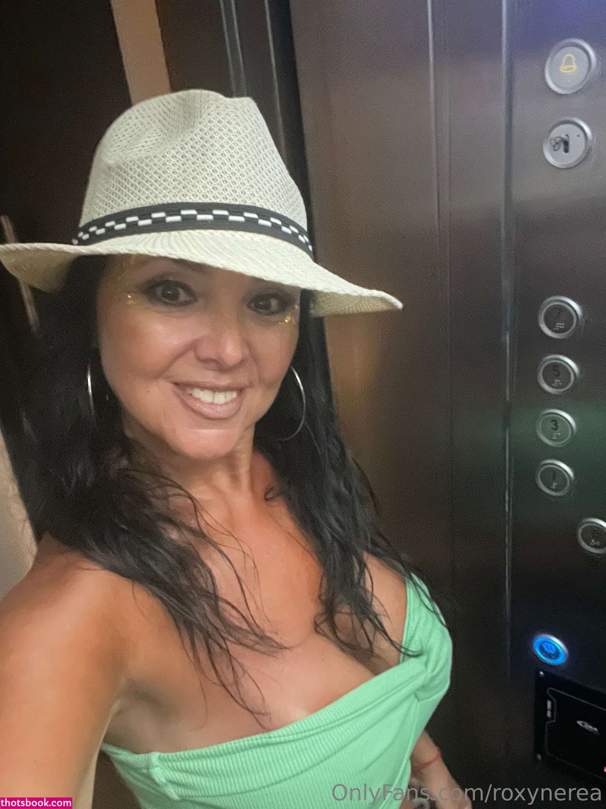 roxynerea Photo #12