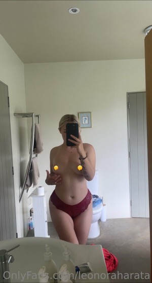 leonoraharata Photo #3