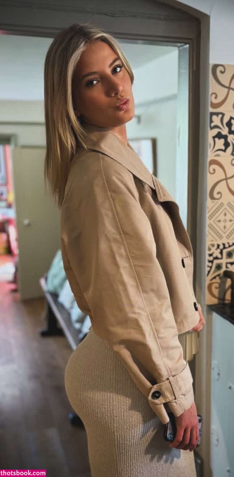 Issy Anderson Photo #11