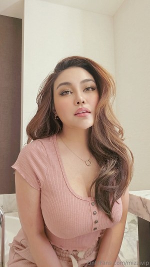 mizzivip Photo #30