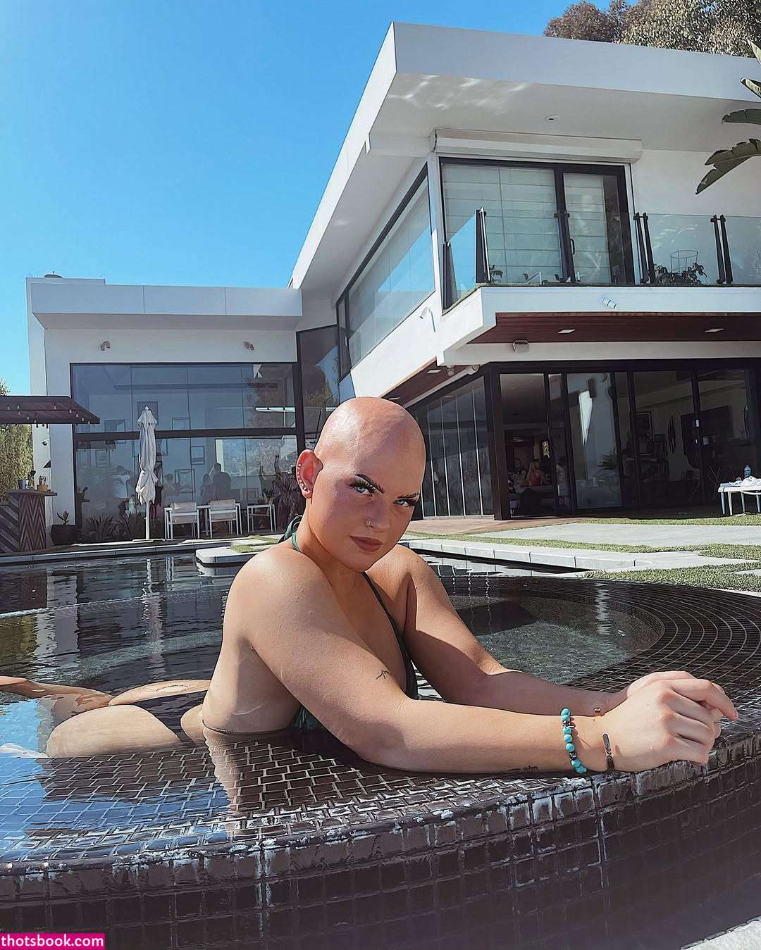 emmycombss Photo #43