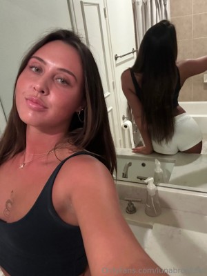 Luna Brooks Photo #16