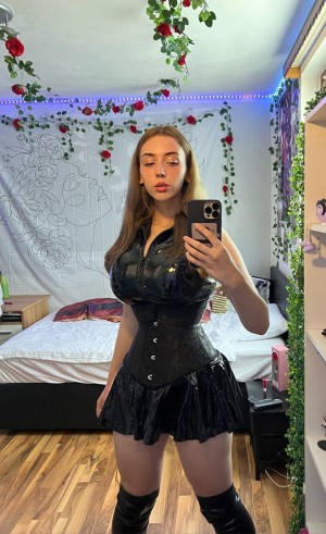 Elise Denisee Photo #1