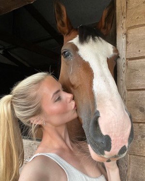 Faith Louisa Photo #25