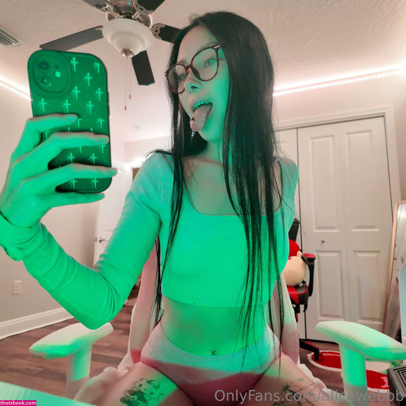 alicewebbb Photo #7