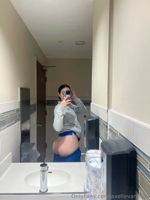 axellevanessa Photo #12