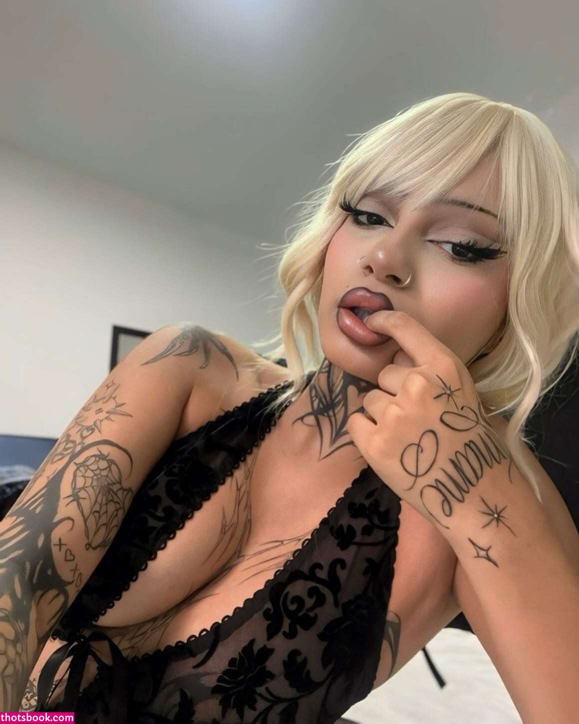 Xoxo Babeval Photo #7