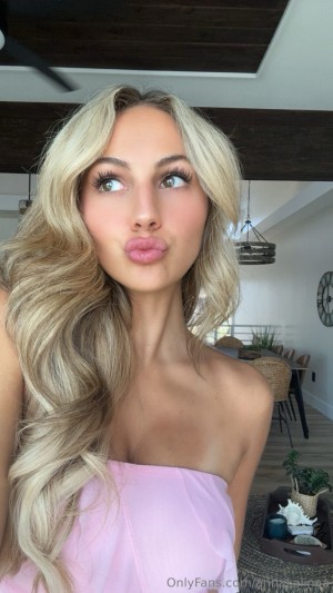 annakatiee Photo #15