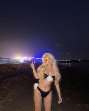 Vickie Pong Photo #22