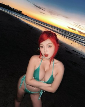 Vickie Pong Photo #28