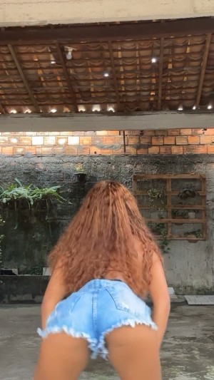 Manayra Santos Photo #6