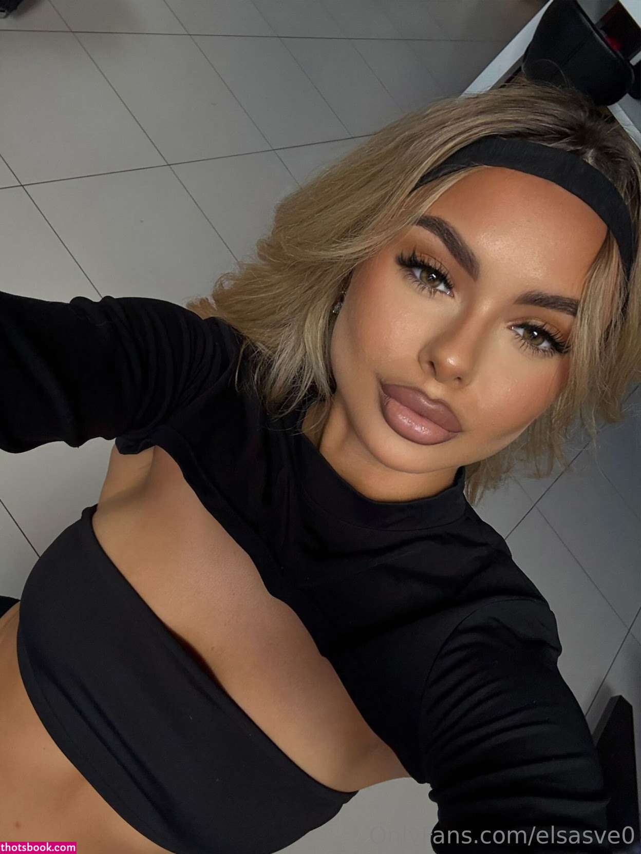elsasve0 Photo #32