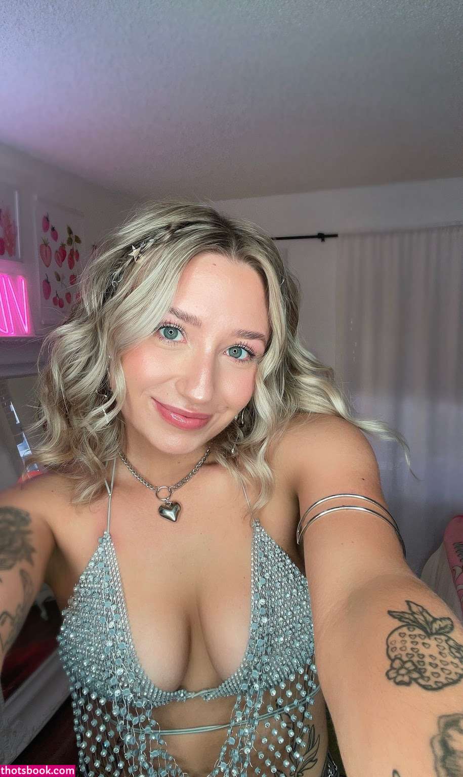 Abbbn0rmal Photo #19