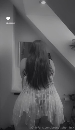 brunettebombxx Photo #16