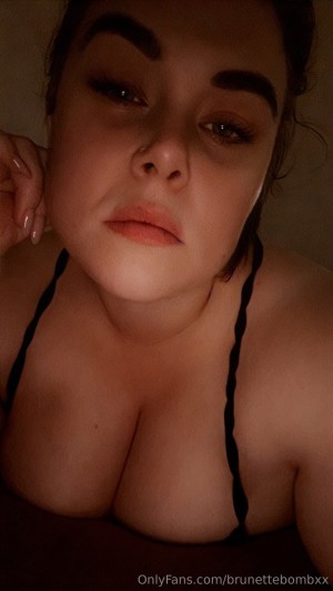 brunettebombxx Photo #19