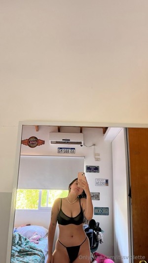 itssviolette Photo #16