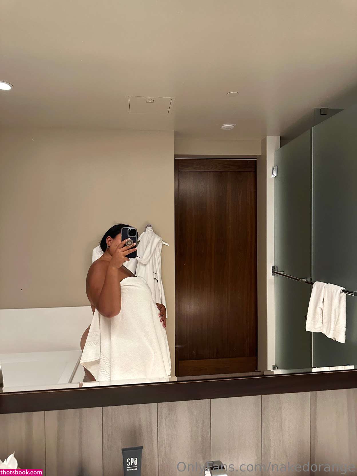 nakedorange Photo #17