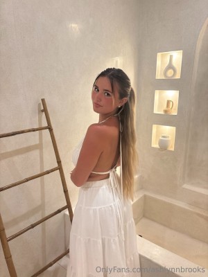 Ashlynn Brooks Photo #3