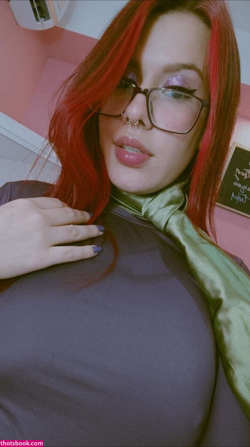 Helenaphrodite Photo #26