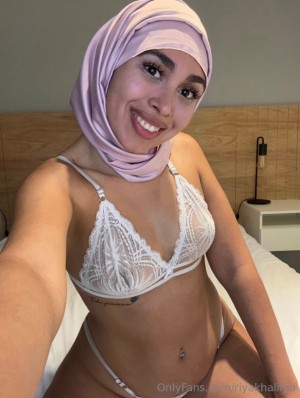 riyakhalifaa Photo #3