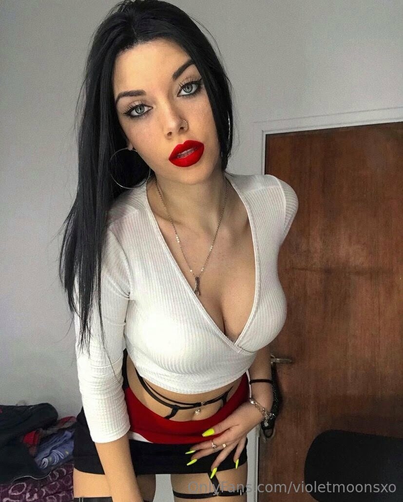 Violetmoonsxo Photo #2
