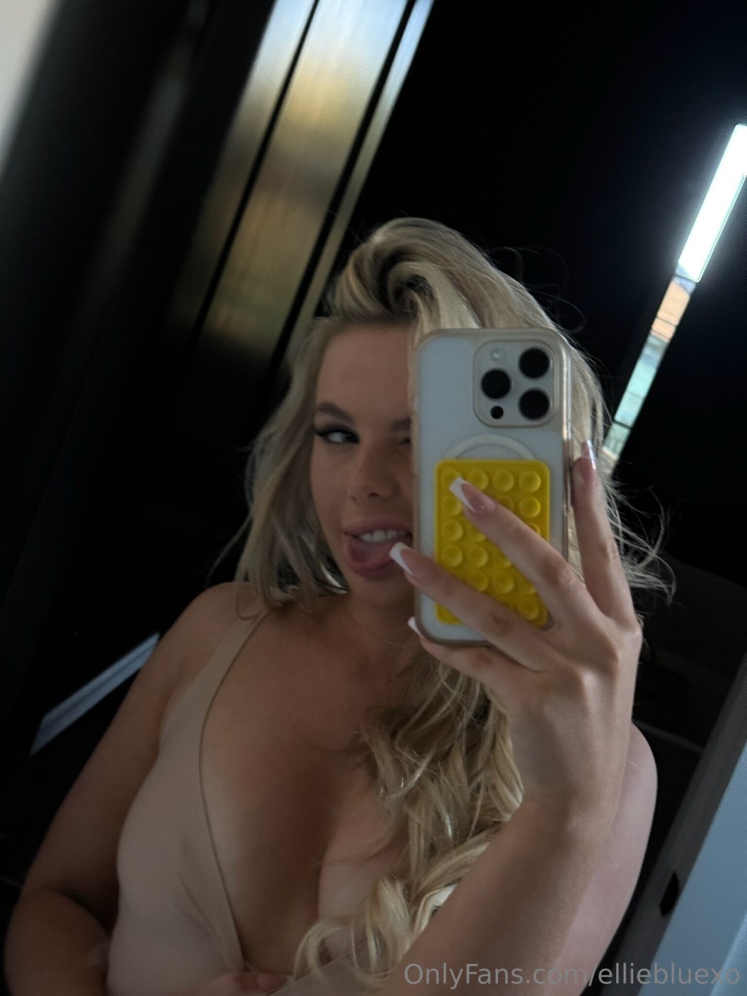 Ellie Blue Photo #122