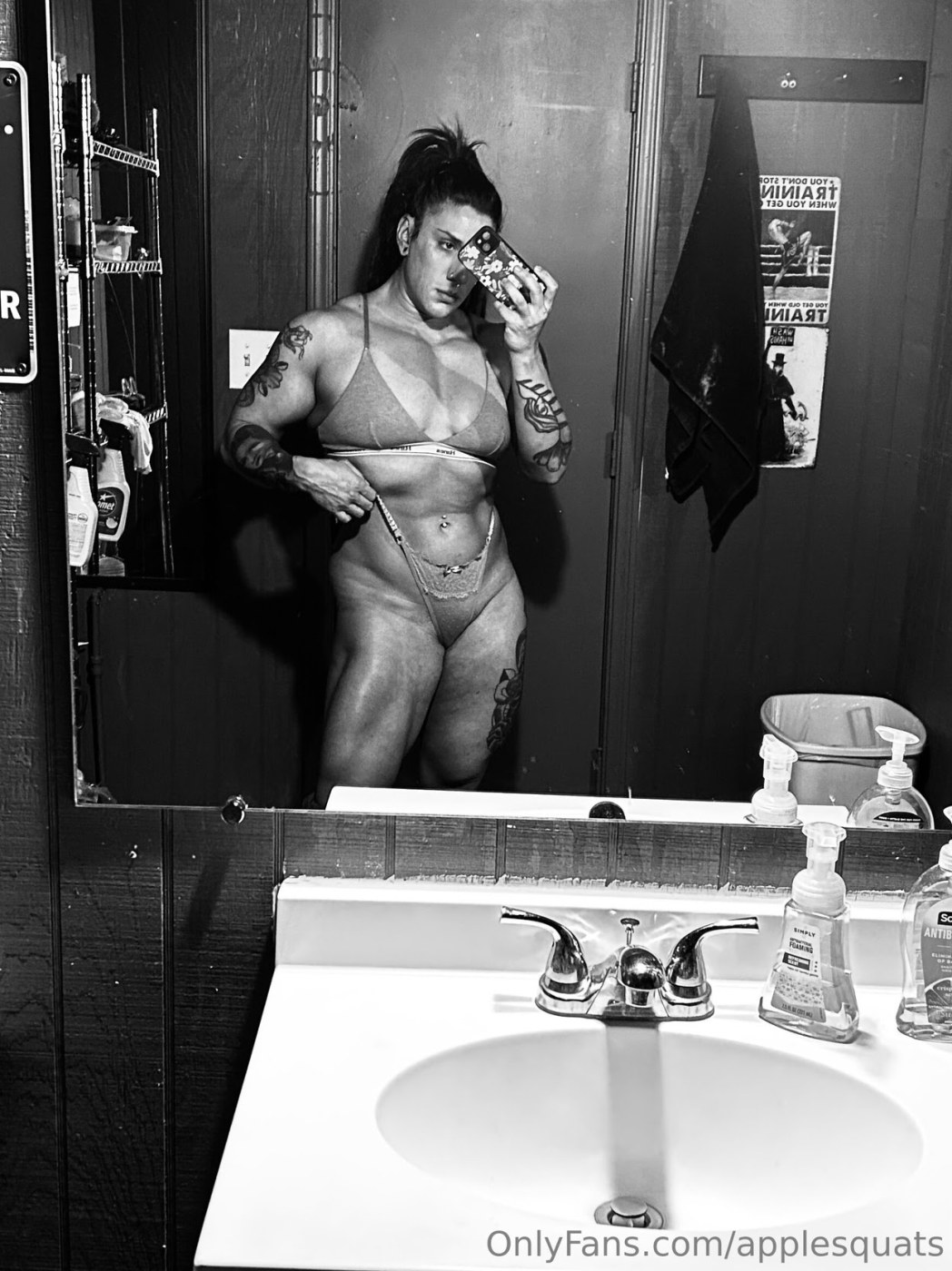 Amanda Powell Photo #33