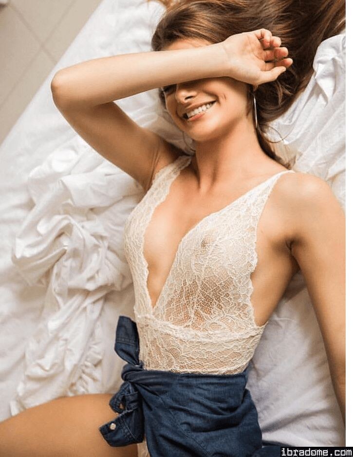 Sarah Caus Photo #106