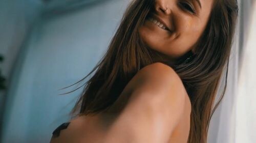 Sarah Caus Photo #16