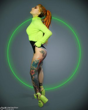 Lena Scissorhands Photo #4