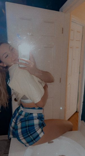 Truckgirlashley Photo #1