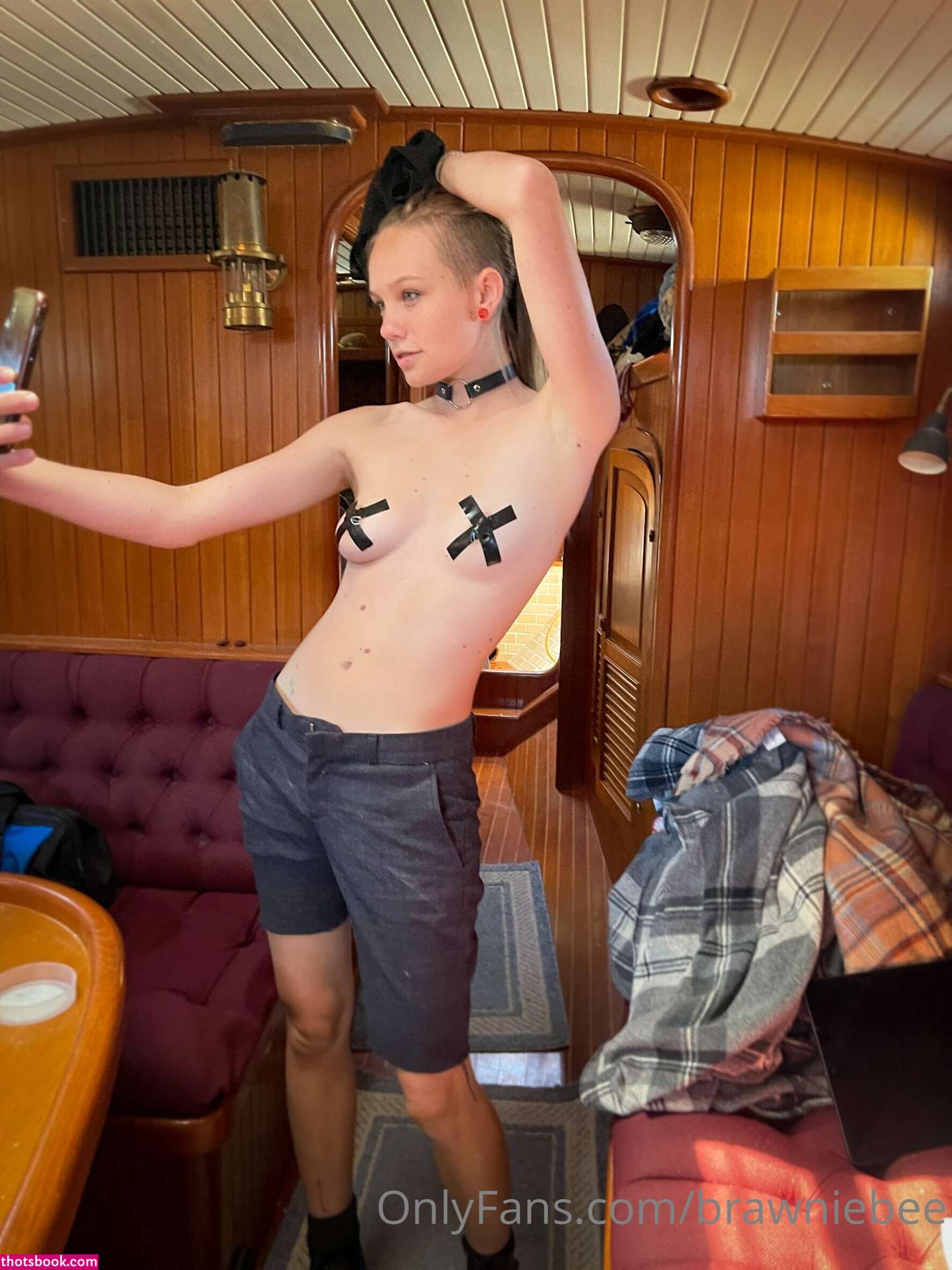 Brawniebee Photo #46