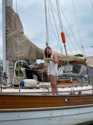 Brawniebee Photo #26