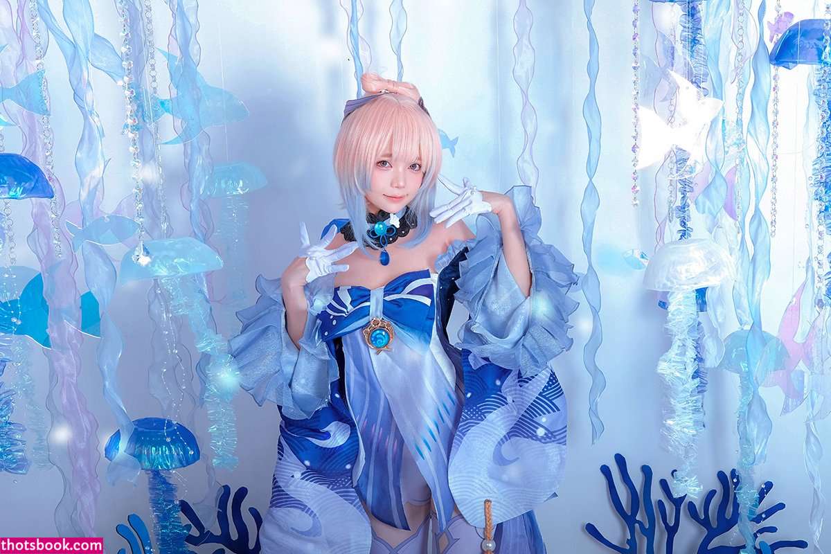 Miu Cosplayer Photo #27