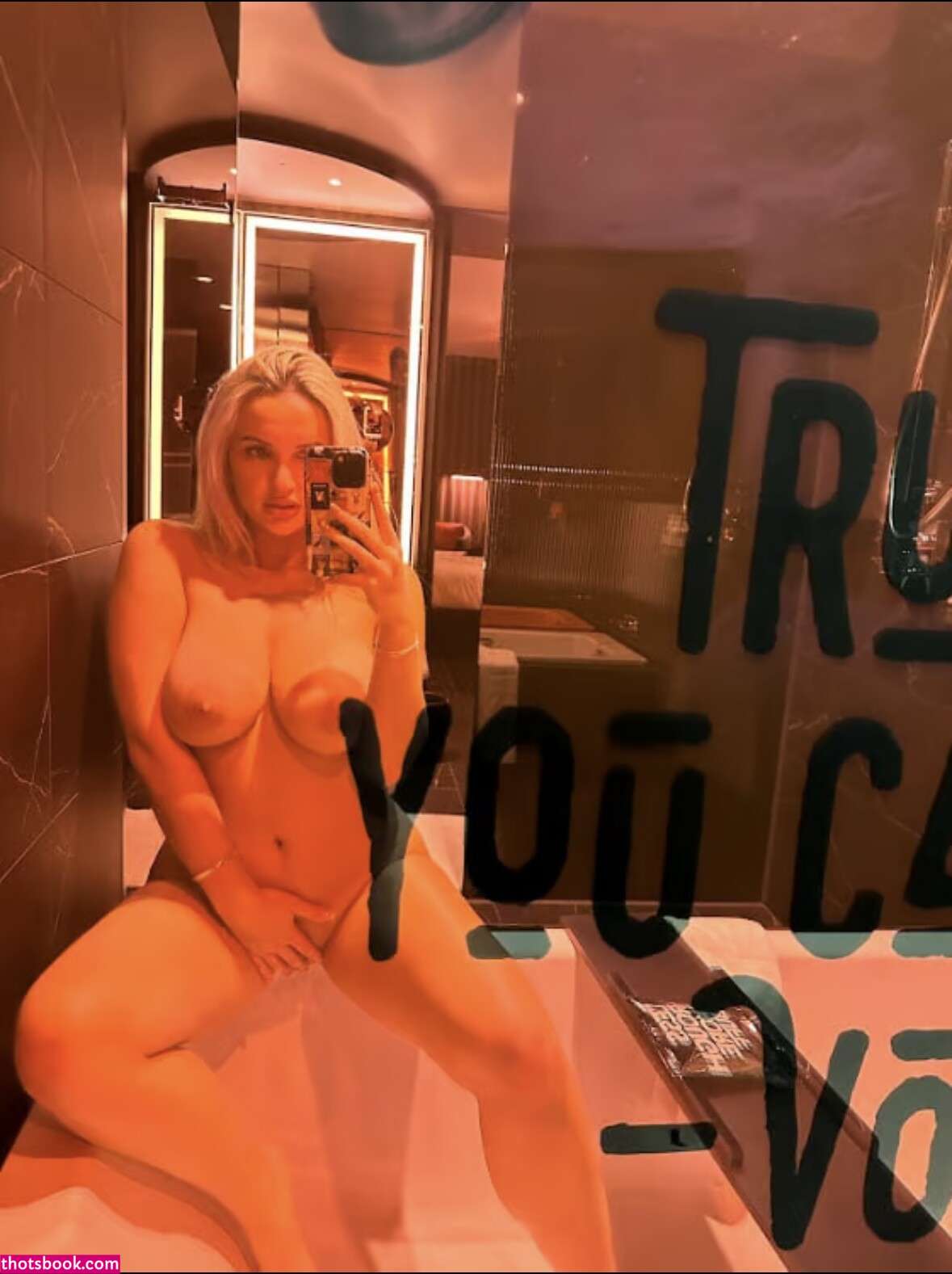 Vee Campbell Photo #10